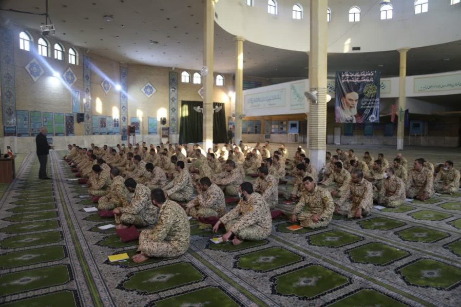 آموزش معارف جنگ  برای کارکنان وظیفه زیر دیپلم , دیپلم و فوق دیپلم اعزامی اسفند ماه ۱۴۰۲  در پادگان شهیداسدی دژبان در مورخه ۱۲و۱۳ توسط اساتید پیشکسوت هیئت معارف جنگ شهید سپهبد علی صیاد شیرازی برگزار گردید .