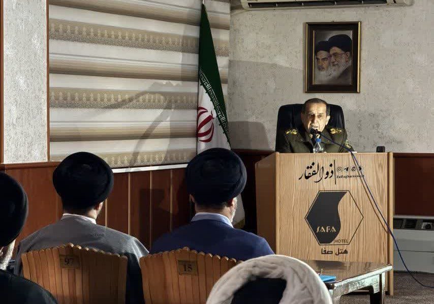 جانشین هیئت معارف جنگ شهید صیاد شیرازی در جلسه توجیهی روحانیون اعزامی به دوره عملی معارف جنگ بر نقش محوری روحانیت در تقویت بنیه اعتقادی و معنوی نیروهای مسلح تأکید کرد