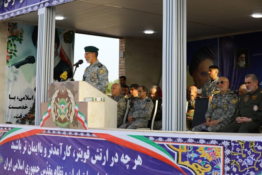 آئین افتتاحیه بیست و هشتمین دوره معارف جنگ شهید سپهبد علی صیاد شیرازی با حضور جمعی از مقامات ارشد نظامی، مسئولان کشوری و فرماندهان دوران دفاع مقدس در پادگان دژ خرمشهر برگزار شد