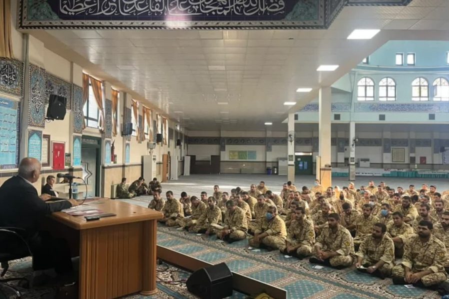مراسم اختتامیه  آموزش هئیت معارف جنگ  کارکنان وظیفه دکتری اجا  اعزامی ۰۱/  ۰۲/ ۱۴۰۴ روز دوشنبه مورخه ۱۴۰۱/۲/۲۹ در مرکز آموزش ۰۱  شهدای وظیفه نزاجا با حضور اساتید پیشکسوت هیئت معارف جنگ شهید سپهبد علی صیاد شیرازی برگزار گردید.